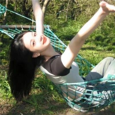 女孩的钓鱼慢活